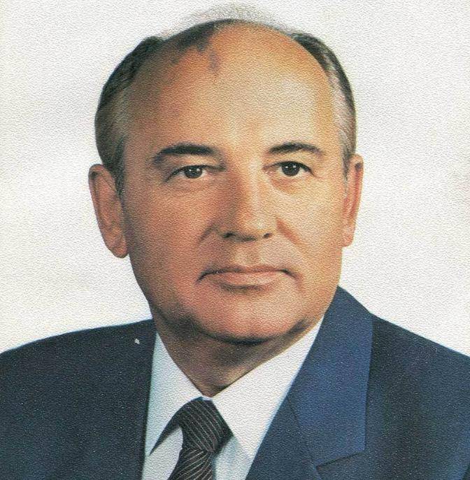 历史上的今天:苏联总统戈尔巴乔夫辞职,次日强大的苏联宣告解体