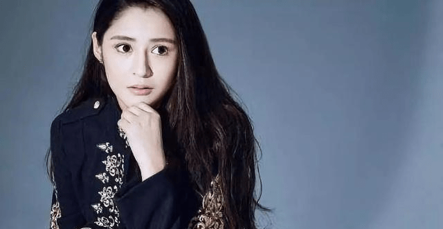她是典型的东方女性,却有着俄罗斯血统,小说女主李心艾!