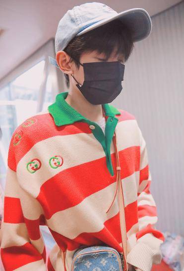 王源穿gucci彩虹衣,真是越来越酷,你们未来的老公就长这个样?