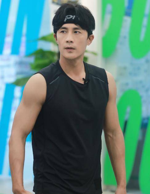 杜淳的"灿烂情史":5任女友无缝对接,各个身材火辣赛模特