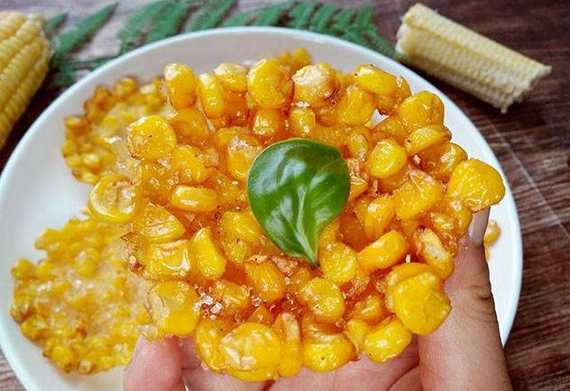 7月玉米别只会水煮拌点淀粉做成孩子爱吃的玉米烙香甜可口