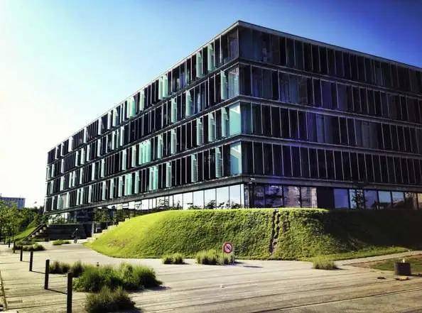 是丹麦国内排名第6的大学,仅次于哥本哈根大学,奥尔胡斯大学,丹麦技术