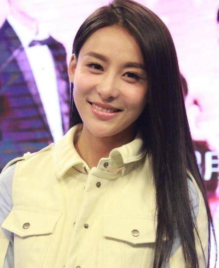 知名女星贾青:自曝送安全裤给导演,后被王思聪曝私生活撕成18线