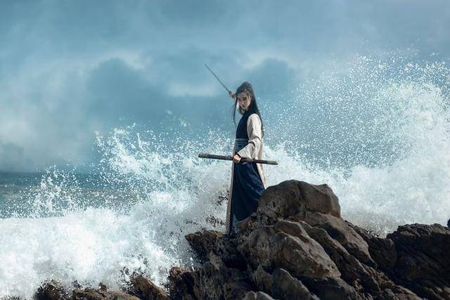 秋瑾的这首满江红取代岳飞入选教科书凭什么