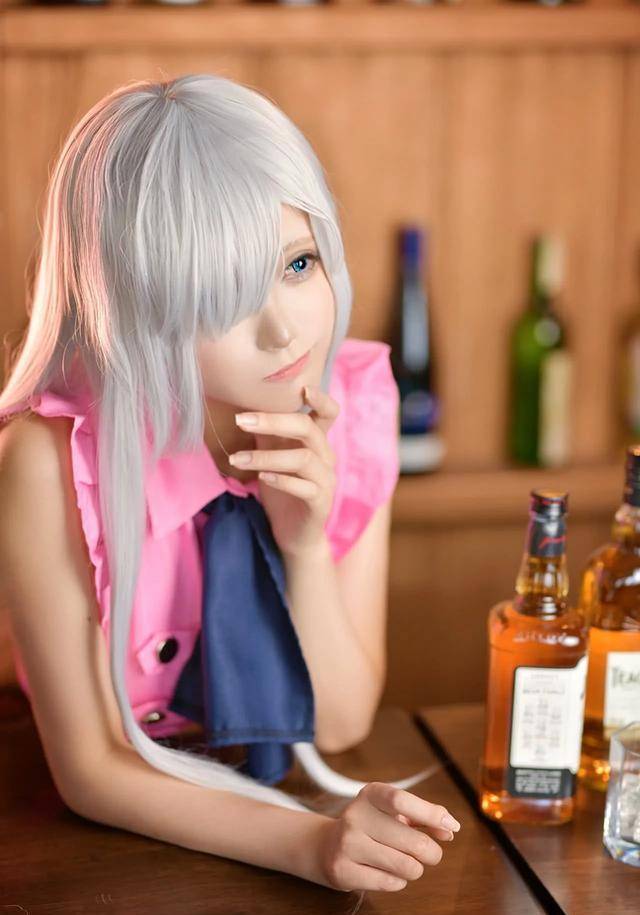 小姐姐cos伊丽莎白也太好看了吧!