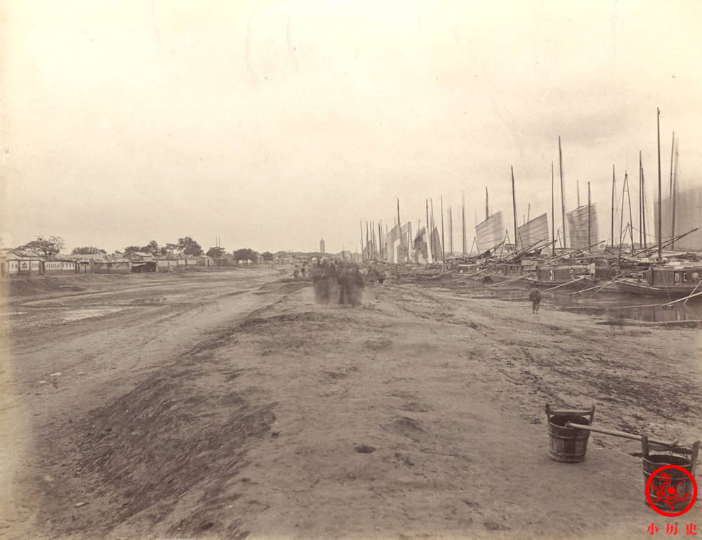 清朝很多宫廷太监退休以后,就到寺庙里养老,宝藏寺就是去处之一.