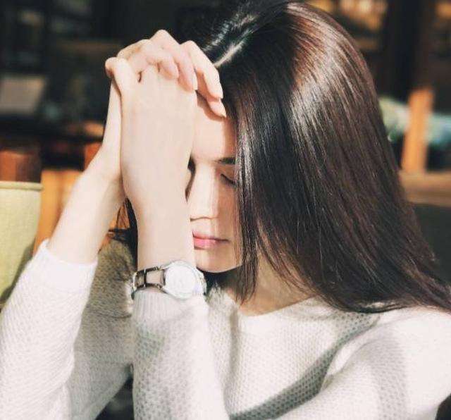 原创有空各玩各的手机现代版丧偶式婚姻该如何解救