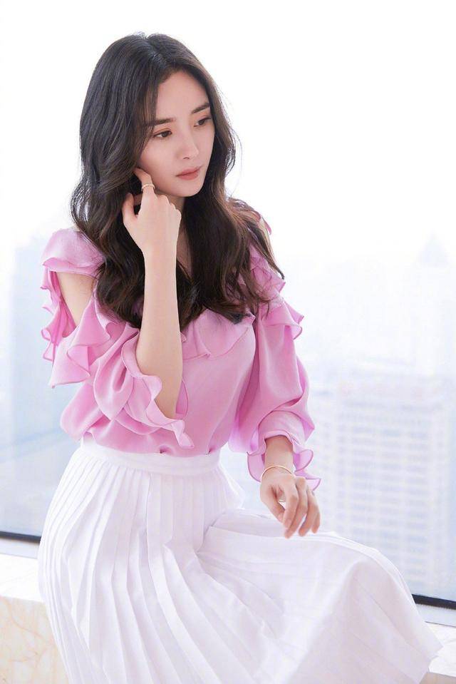 原创为何女团都爱"百褶裙"?跟着明星学这3种穿搭,好看又撩人