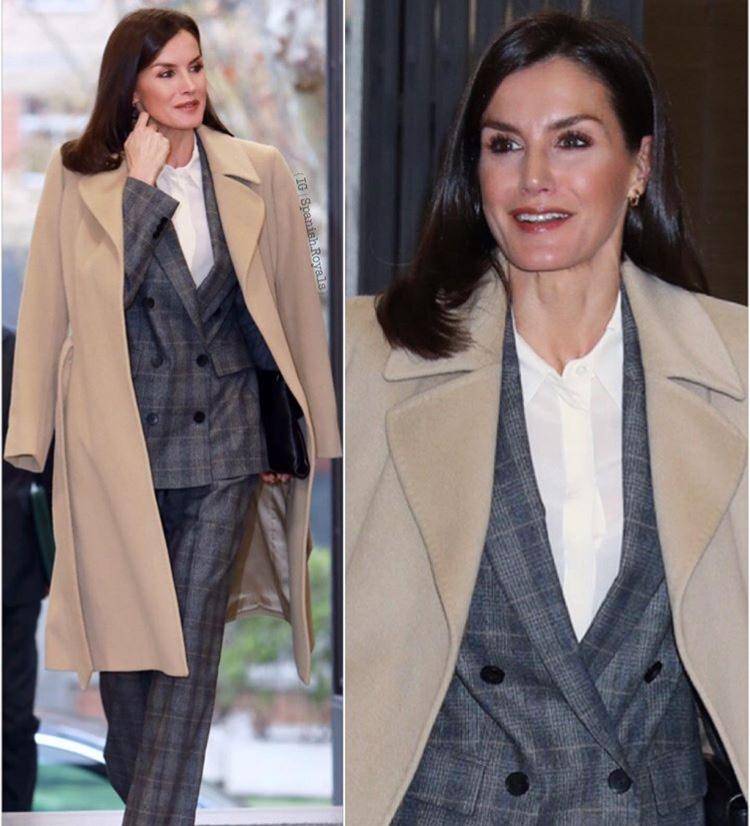 原创47岁西班牙王后穿格纹西装超有职业范,比大2岁梅拉尼娅年轻太多