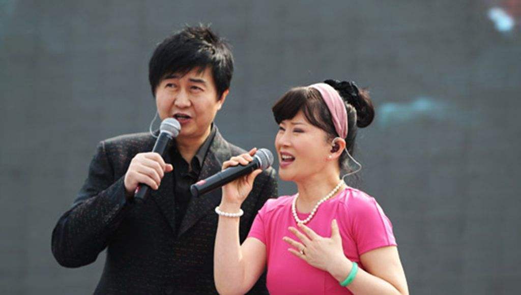 原创付笛声罕晒全家福任静多年无变化儿子扎小辫有刘欢老师气质