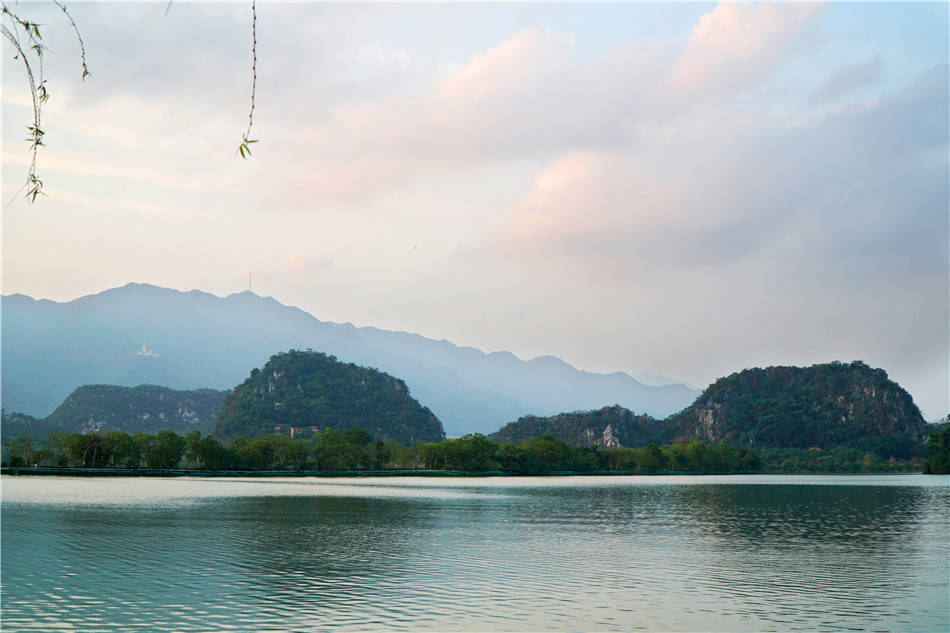 原创粤西行肇庆七星岩景观城市的山水园林格局