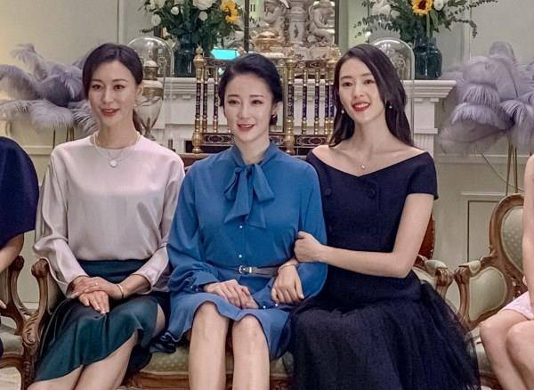 《三十而已》太太圈喝水好讲究,请客只用顶级进口水!不愧是富婆