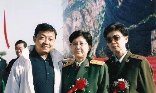 原创北京军区首任司令,后为副国级,长子少将,次子中将,女儿更厉害
