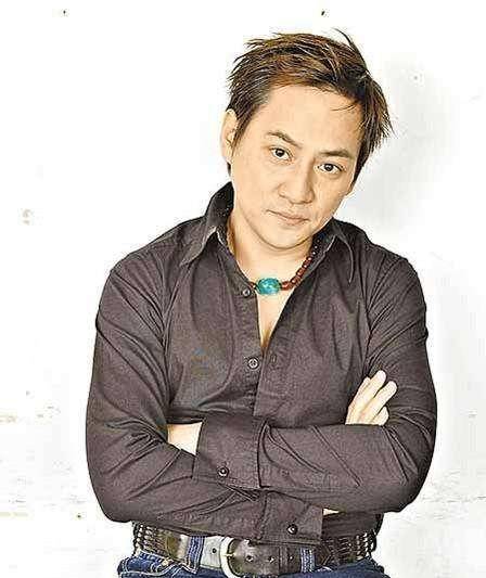 现在李家声老了也退出了圈子,自己的生活过得是非常潇洒的.