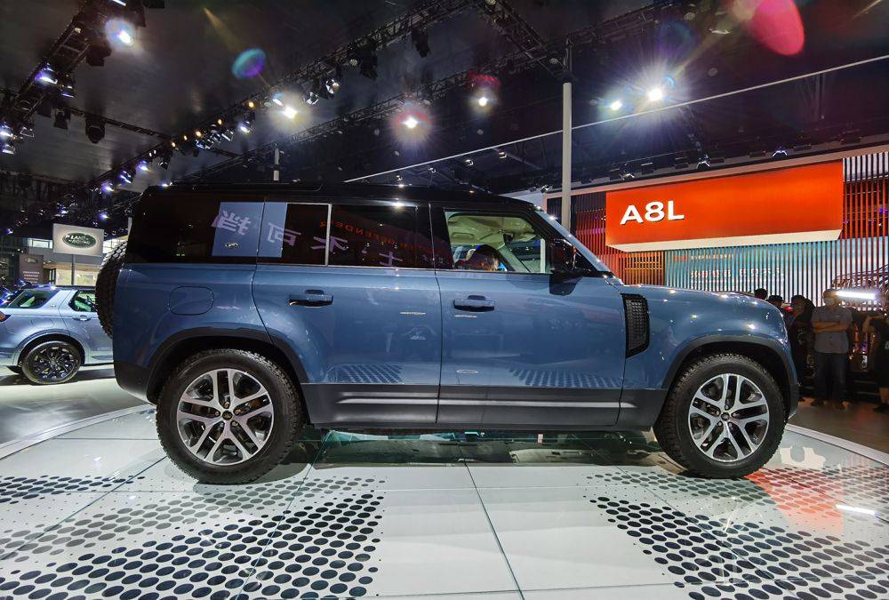 传奇车型王者归来路虎全新卫士亮相2020成都车展