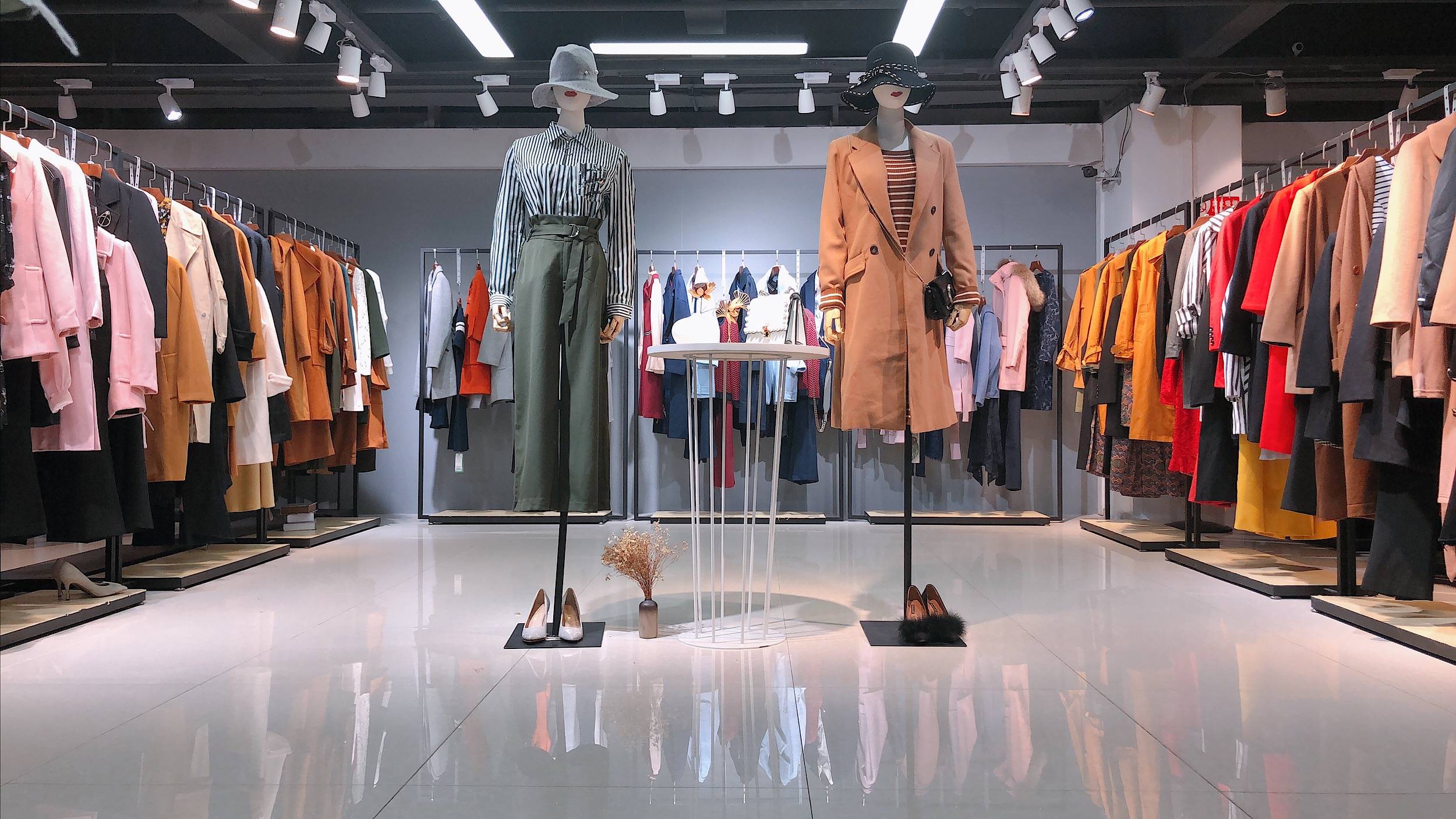 疫情当下,中国服装行业发展现状与趋势