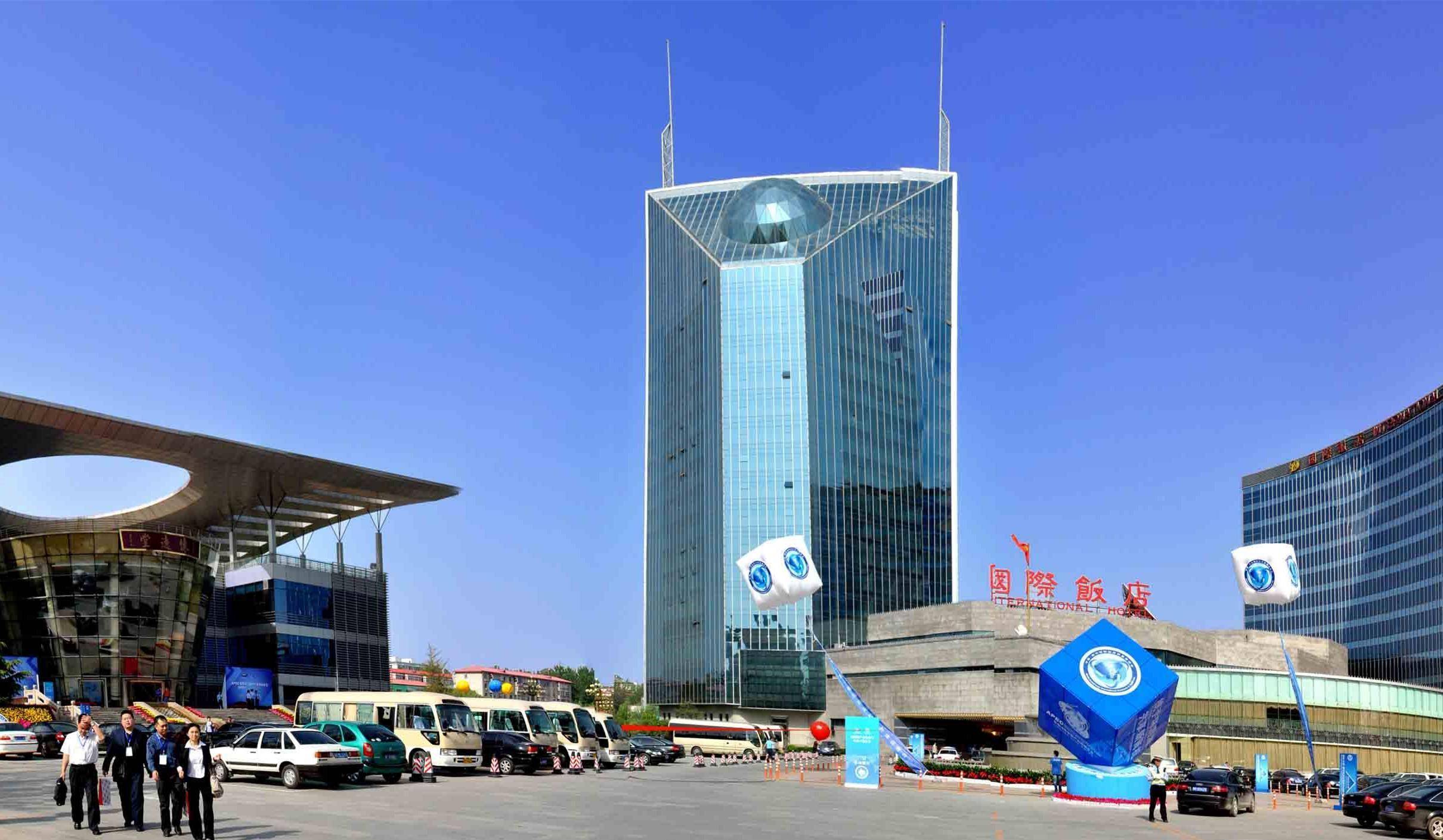 就拿最近开通的大兴机场来说,从廊坊到大兴机场已经开通了大巴车直达