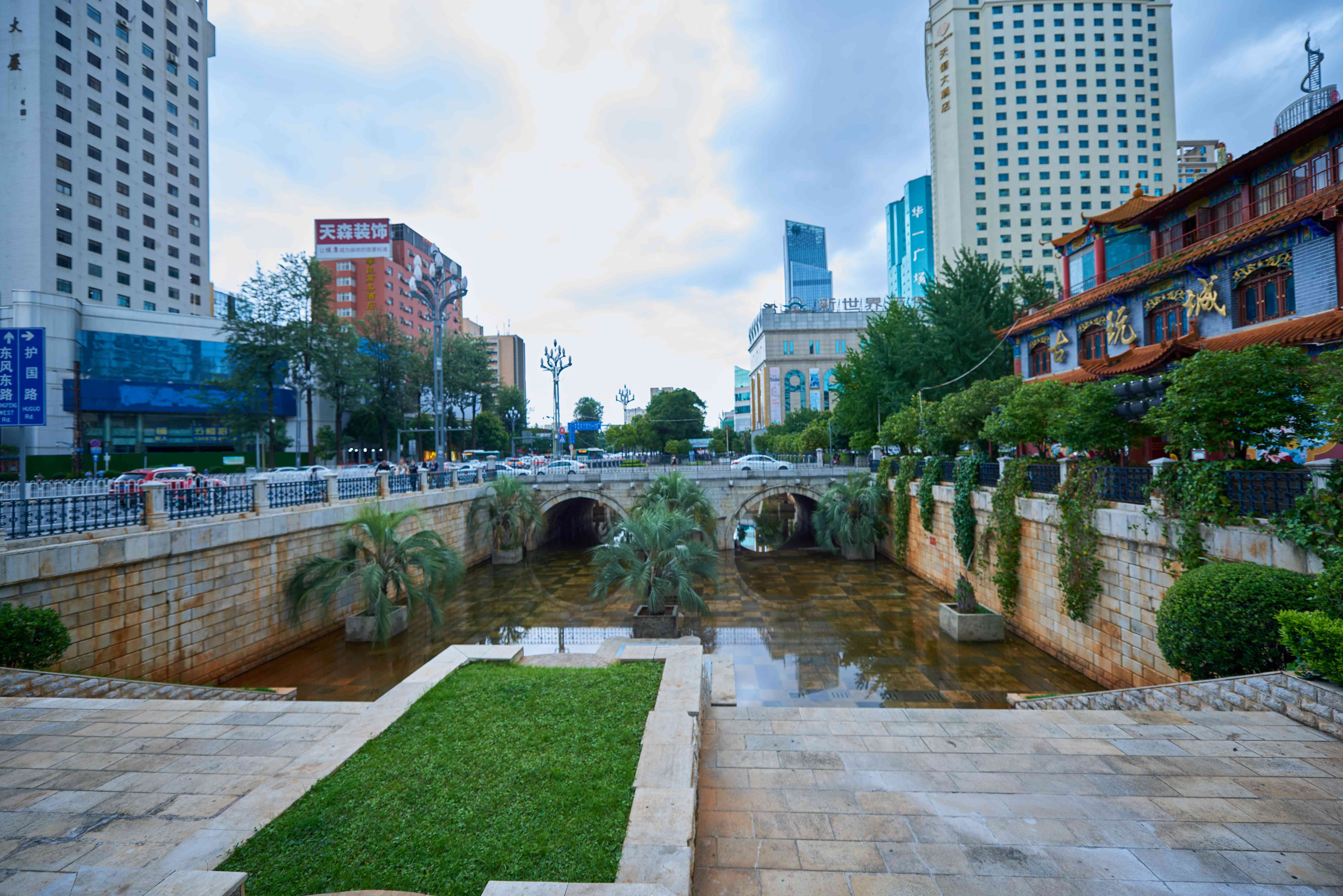 隐藏于昆明市中心最老古玩城,媲美北京古玩城,汇聚当地民族文化