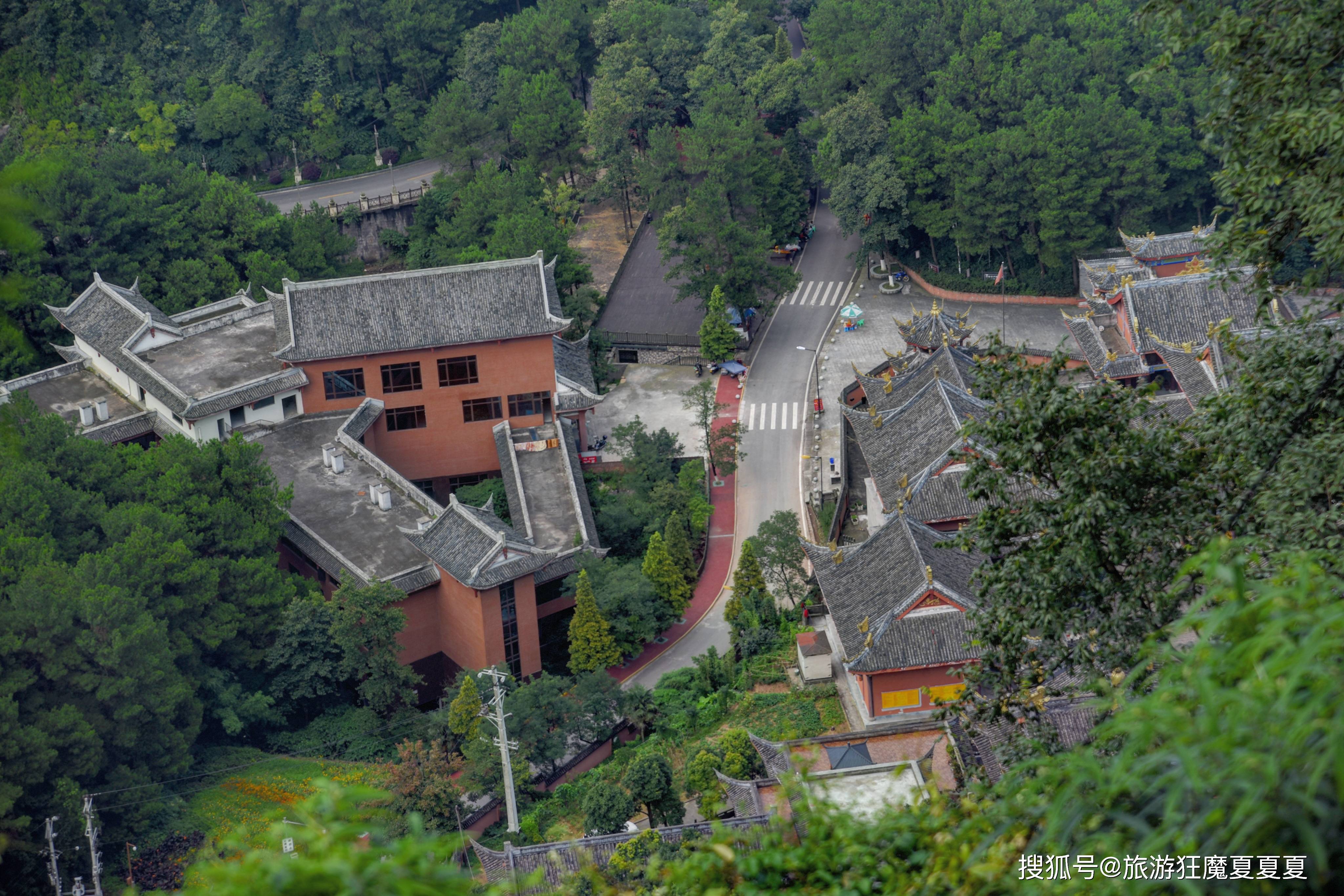 原创西南地区远近闻名的佛山,山上山下寺庙连环,高空景观堪称一绝