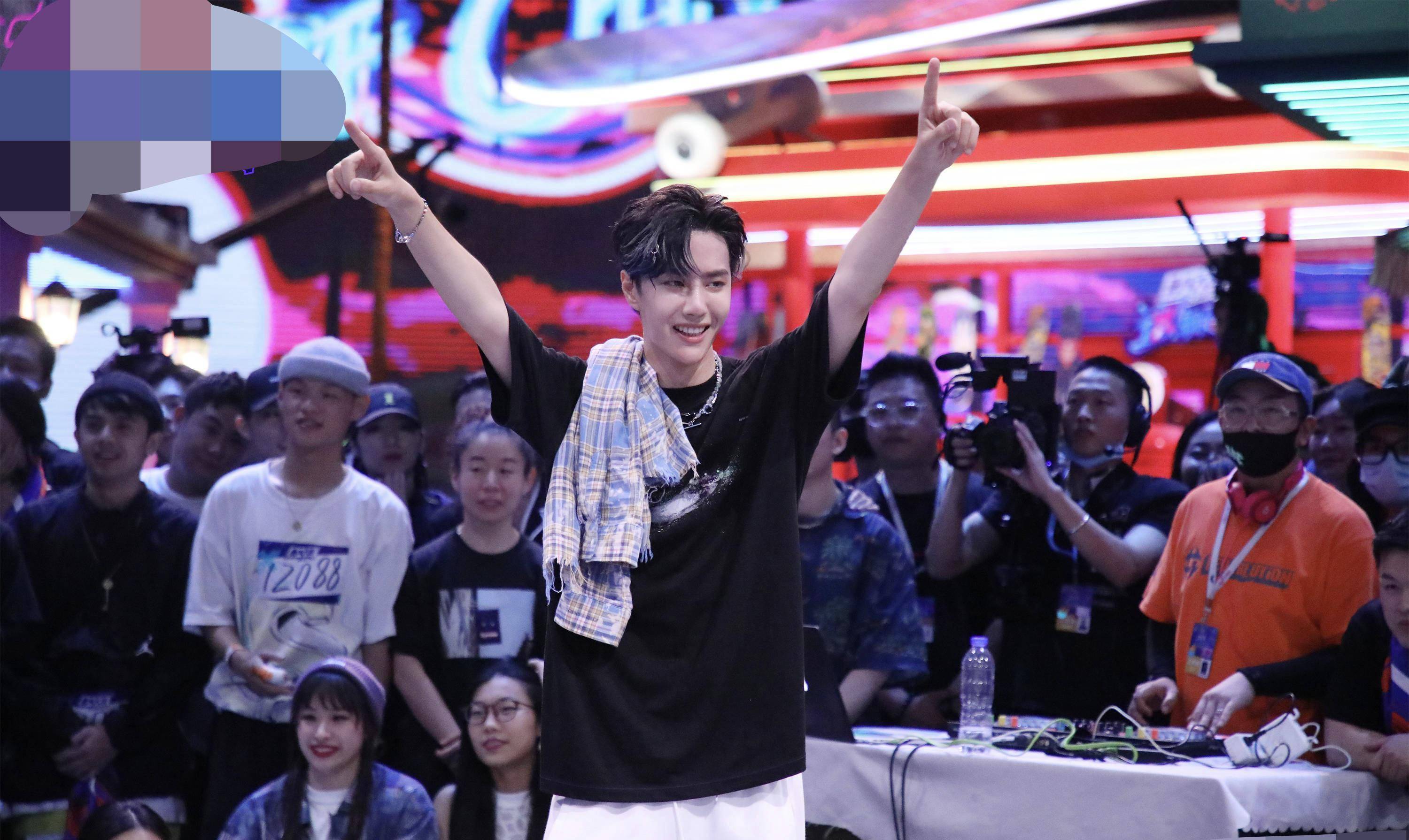 原创真性情还是蹭热点张萌为王一博跳舞喝彩王一博回复一起炸舞台