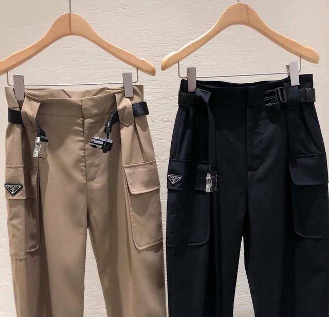 prada工装裤女孩,满足你的日常所需