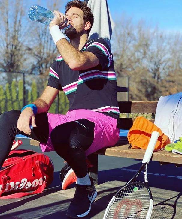 原创午报丨哈勒普宣布退赛,法国表演赛小将夺冠,大师兄重返训练场