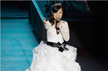 她生下女儿却不管不顾,女儿自杀才后悔莫及,今59岁为儿子复出_龙千玉