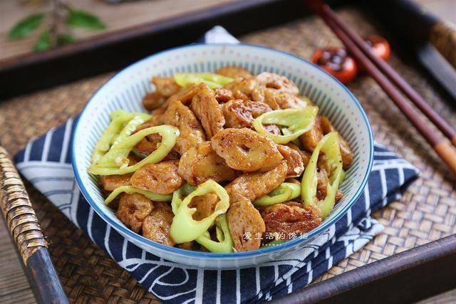 【辣椒炒面筋】