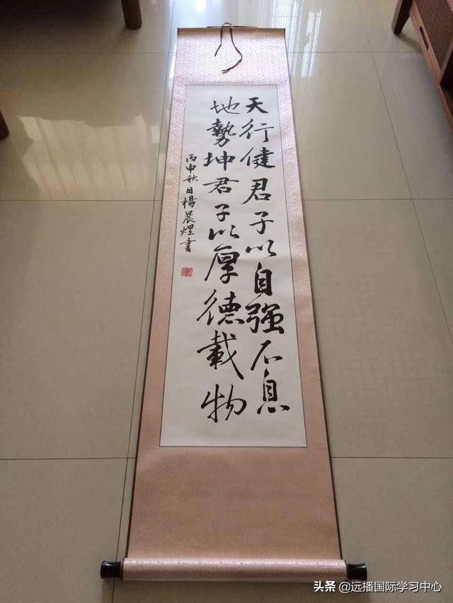 去年深圳状元温卓越,从小习得一手好字,因为满分作文卷面走红.