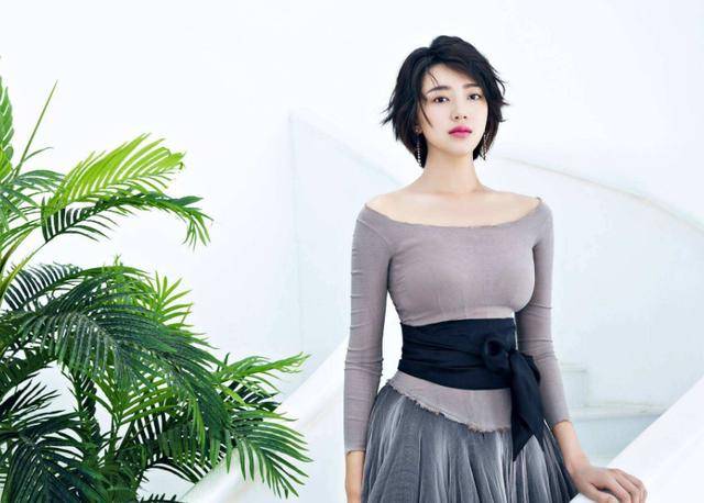 曾是赵本山的干女儿,巅峰时与干爹传出绯闻,现已沦为"普通人"_孟真