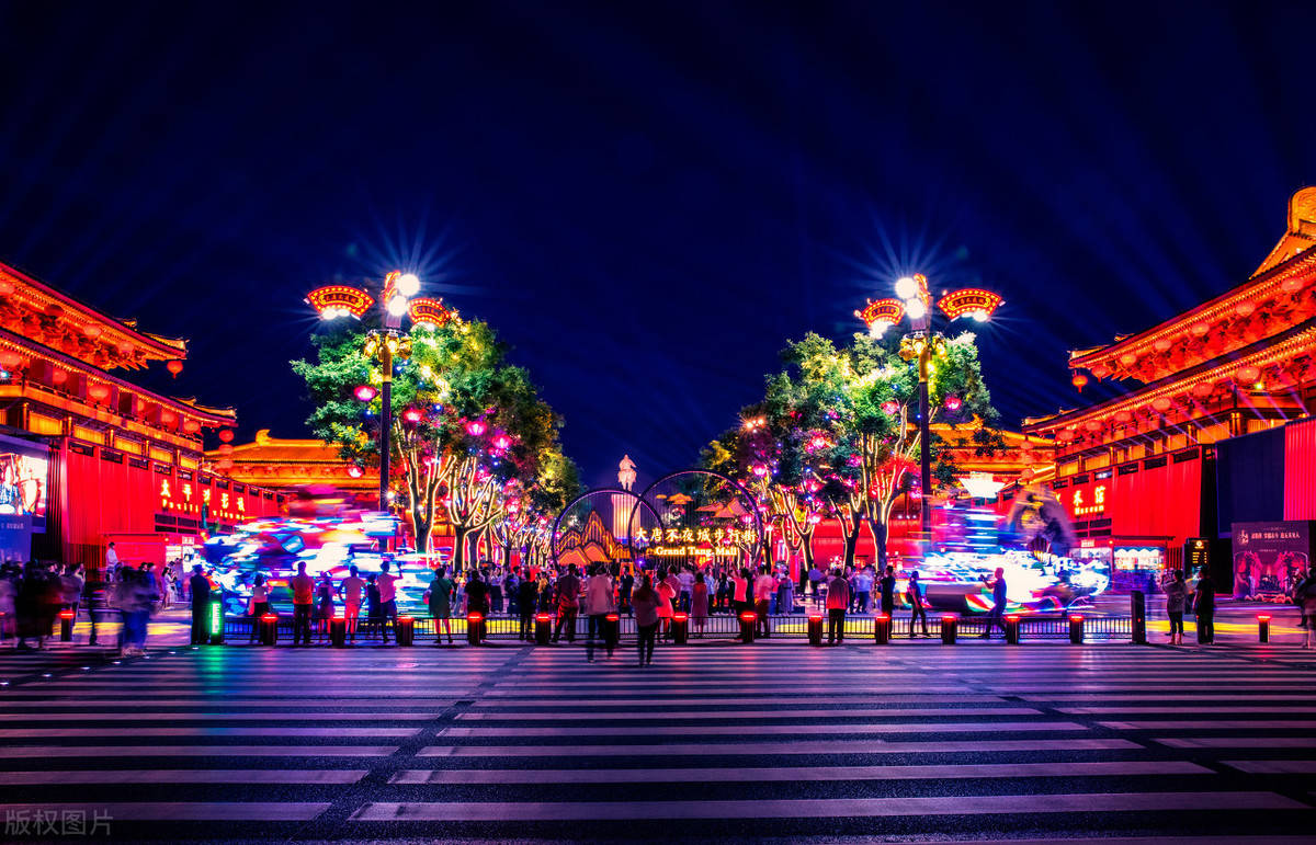 首批全国示范步行街之一西安大唐不夜城步行街真正的不夜城
