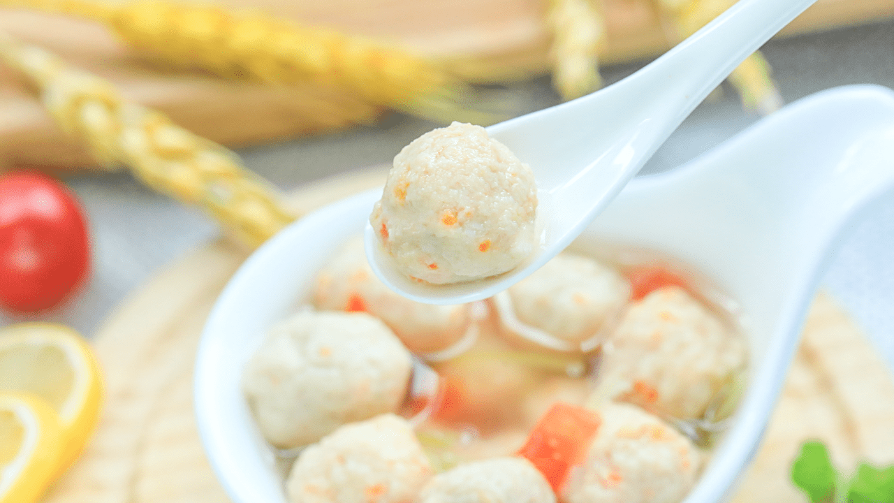 今天换种花样,用鸭肉和含钙量丰富的豆腐搭配,做了一道丸子