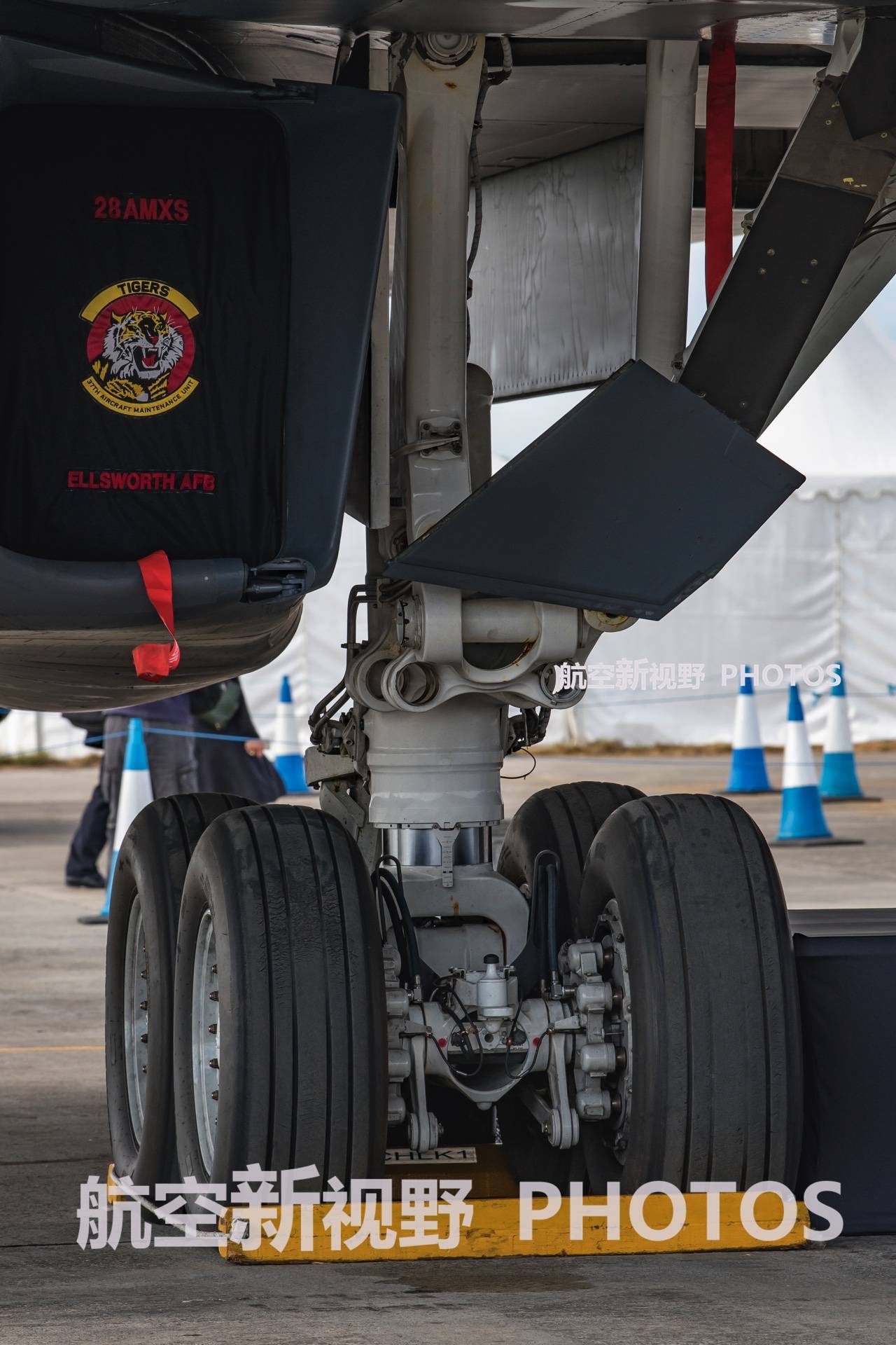 新闻中的b-1轰炸机长什么样?它凭什么这么肆无忌惮?走近看看