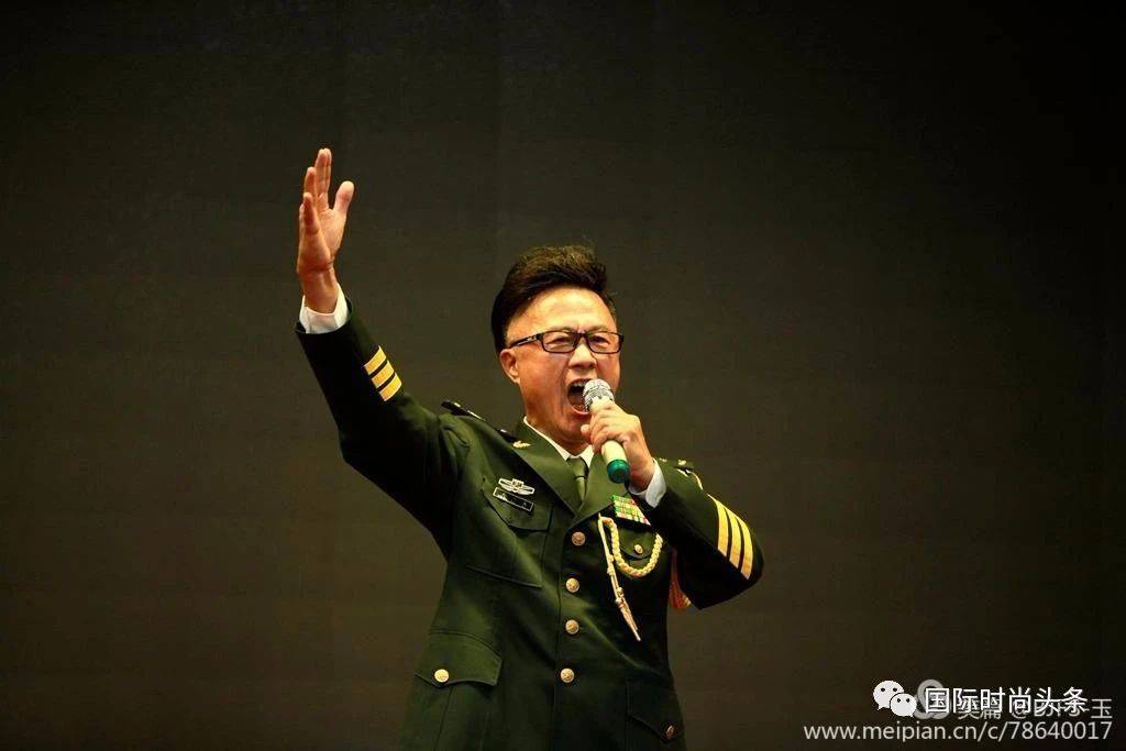 总政歌舞团国家一级演员郑允武演唱《强军战歌》《我是中国人》中国