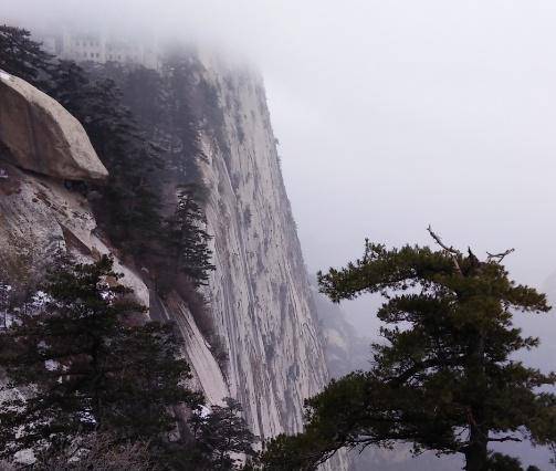 华阴市华山:一段延绵山峰,宽宏大量,纯净