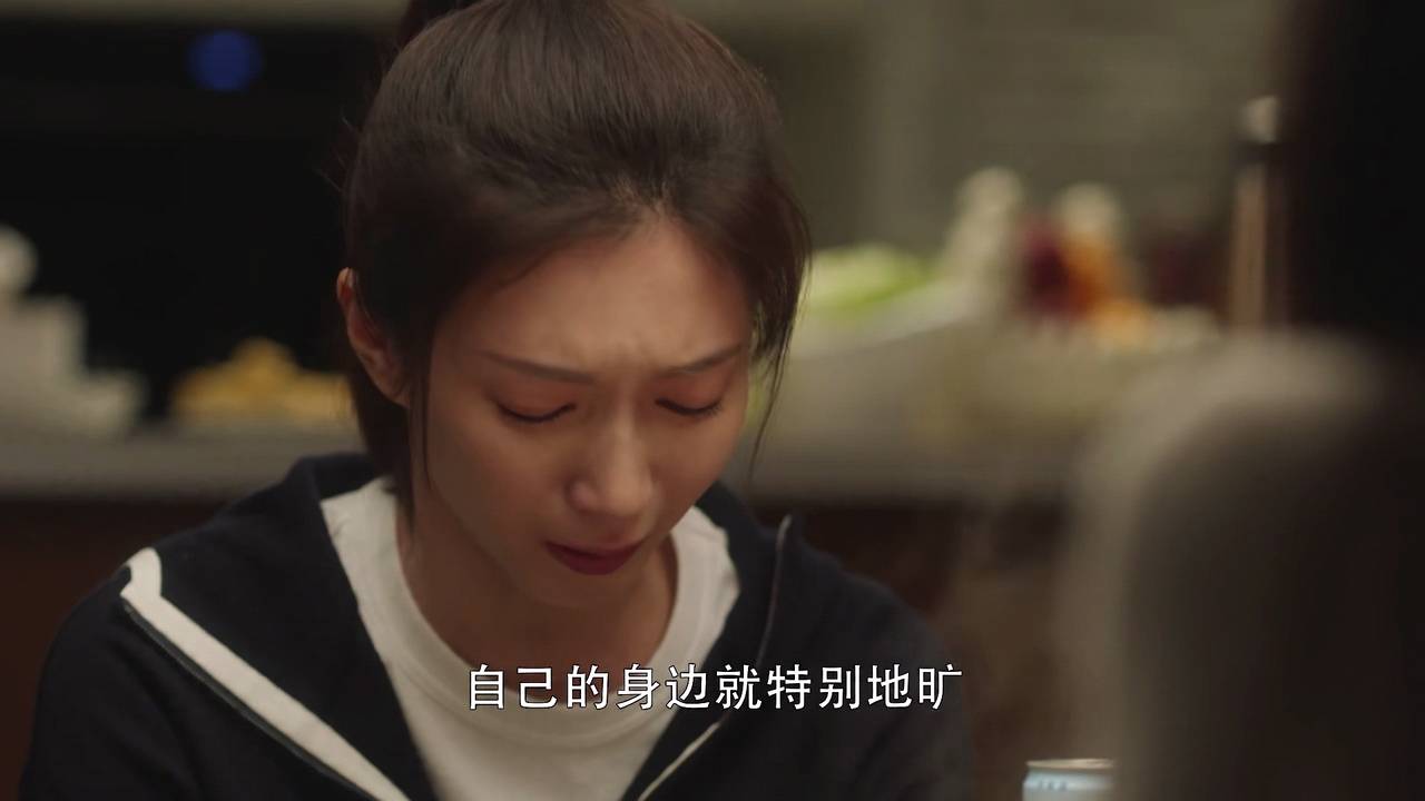 王漫妮回老家,她卖奢侈品为何不去二手店,而是摆地摊?原因心疼