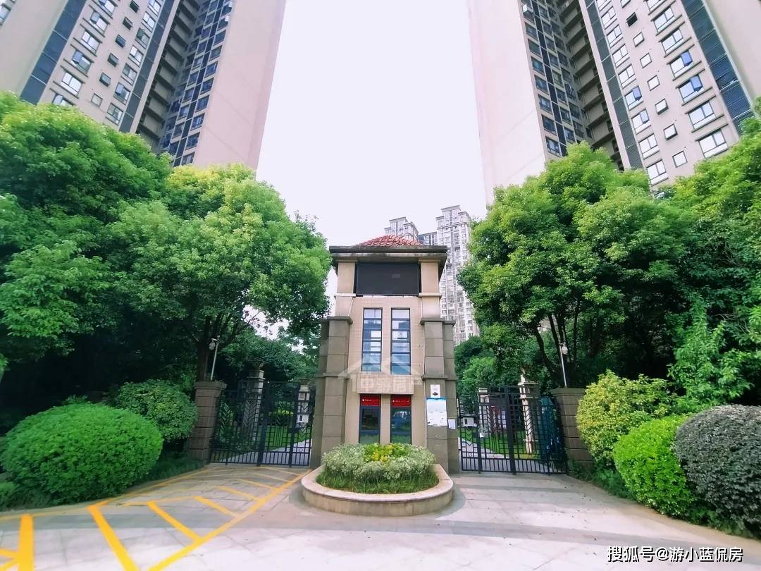 中建御山和苑小区正门入口实拍图