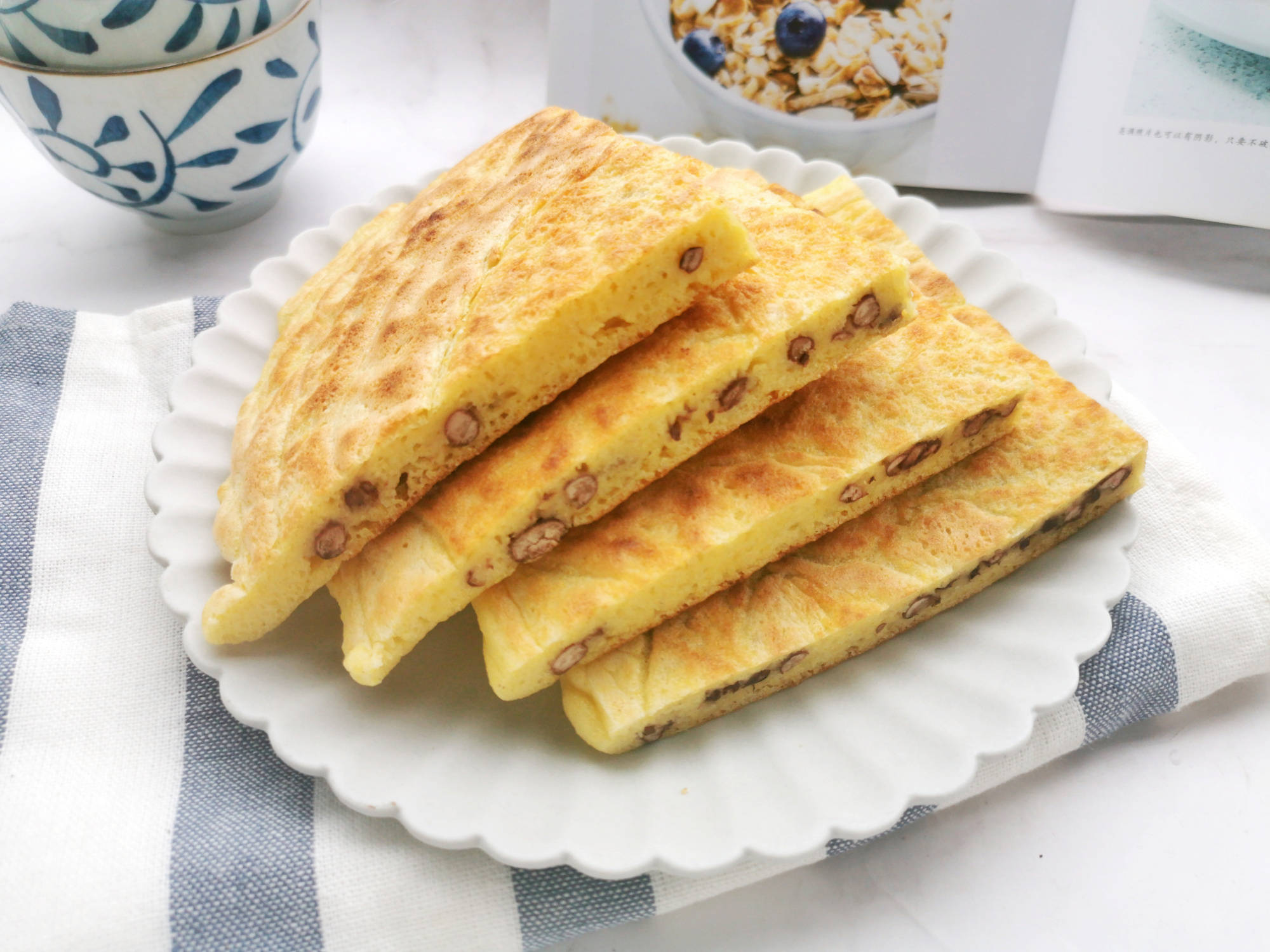 原创小米别总熬粥,加入鸡蛋搅一搅,手不沾面做早餐饼,全家人点赞