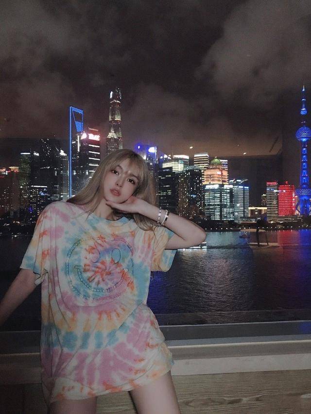 原创周扬青发性感自拍动作尺度大惊艳罗志祥不堪折磨多平台取关