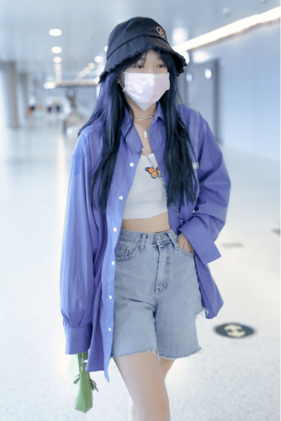 原创精致女孩的夏季衬衫还得看程潇!精致而又正式的穿搭,极具时尚感