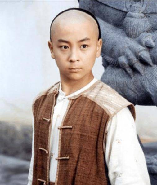 童星出道被赞成龙接班人,情断何洁被骂"渣男",助理溺亡没戏拍