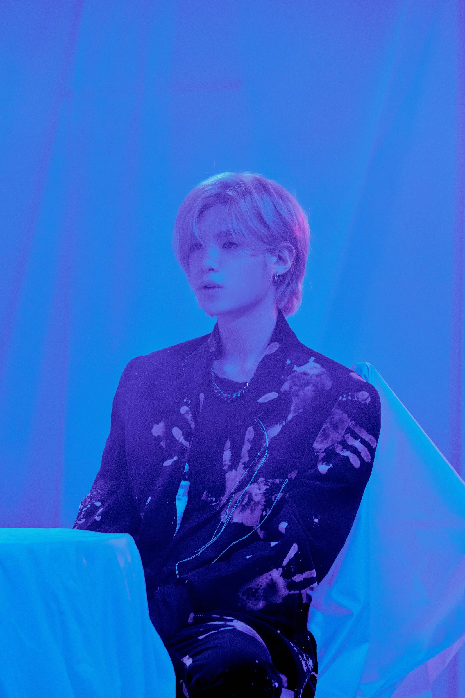 黄明昊首张个人专辑《18》预售 在青春的烈焰中与爱同行