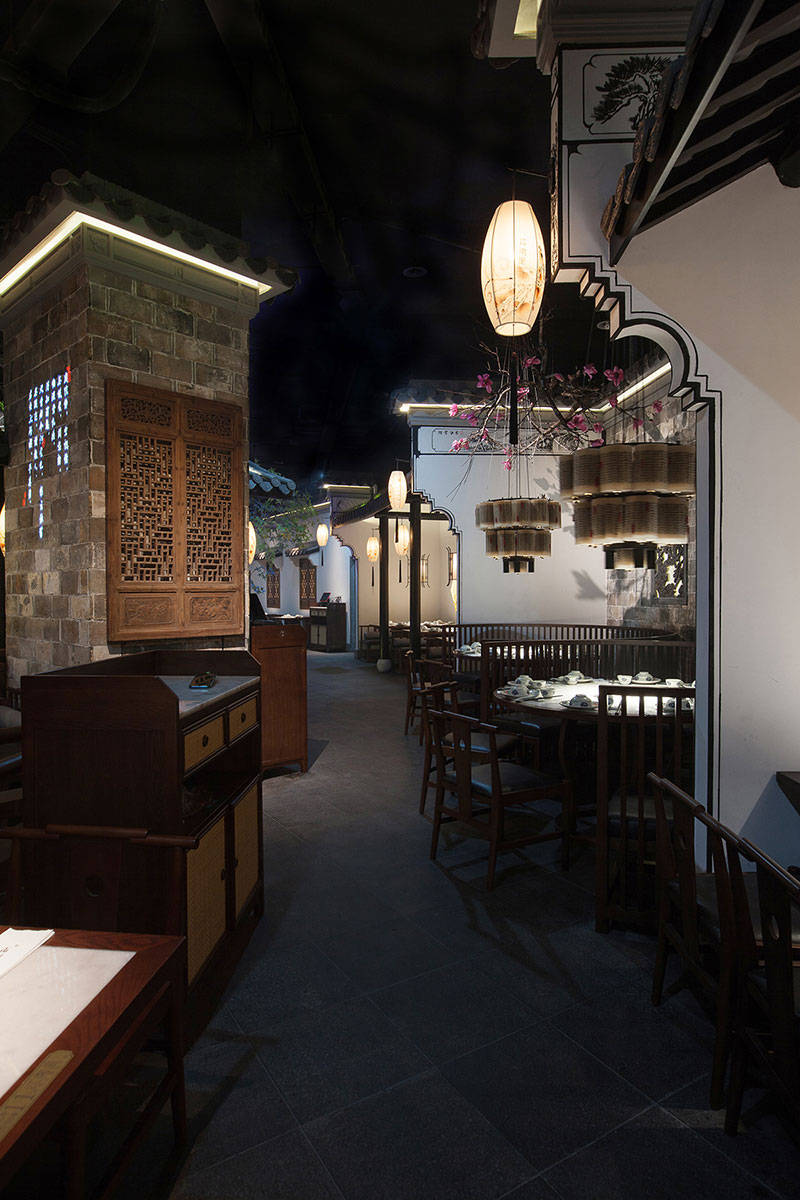 中式餐厅设计在材质的选择上,可以提高餐饮空间的商业价值