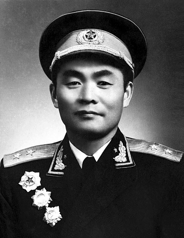 原创陈锡联兵团麾下三位军长,都是第二野军的虎将,而且军衔都一样