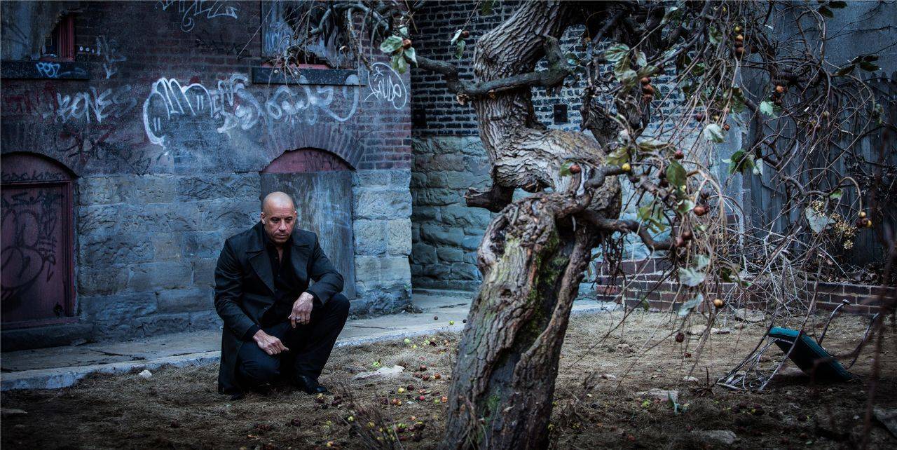 他们是平行宇宙的信使,高维空间执剑人,还是《三体》中的智子?