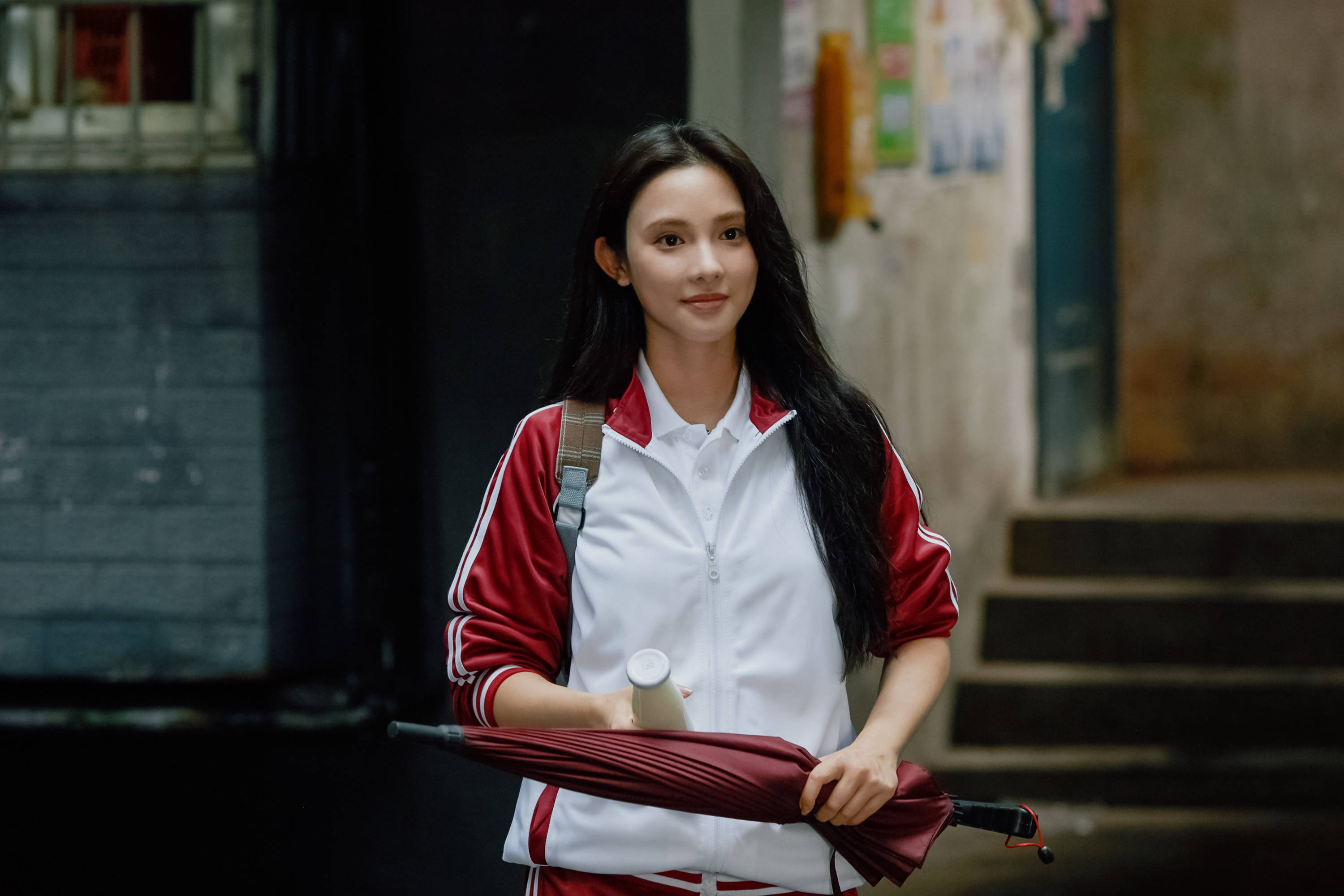 彭小苒助演郭敬明《少年之名》mv 青春校服造型诠释多元塑造力