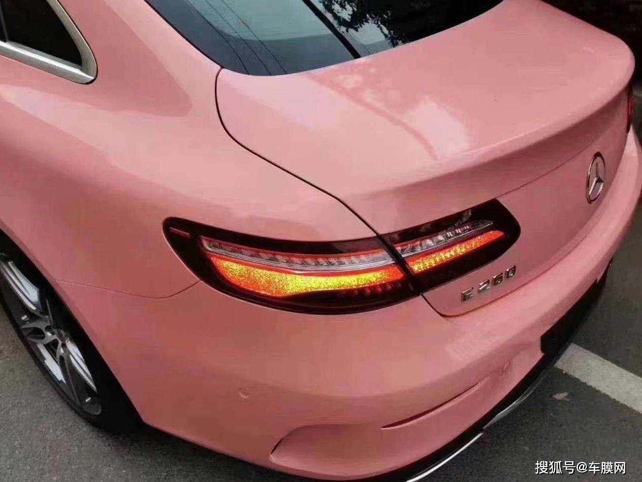 奔驰e260 贵族尊享·水晶佩奇粉改色膜效果图