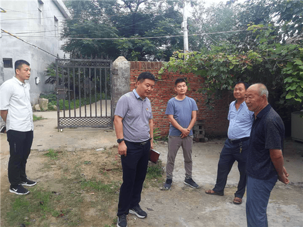 新野县歪子镇党委书记张永峰心系群众真情扶贫