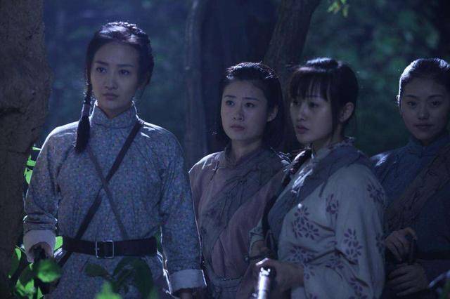 原创电视剧《桐柏英雄》将原小说改成了间谍版,反映了何种社会思潮?
