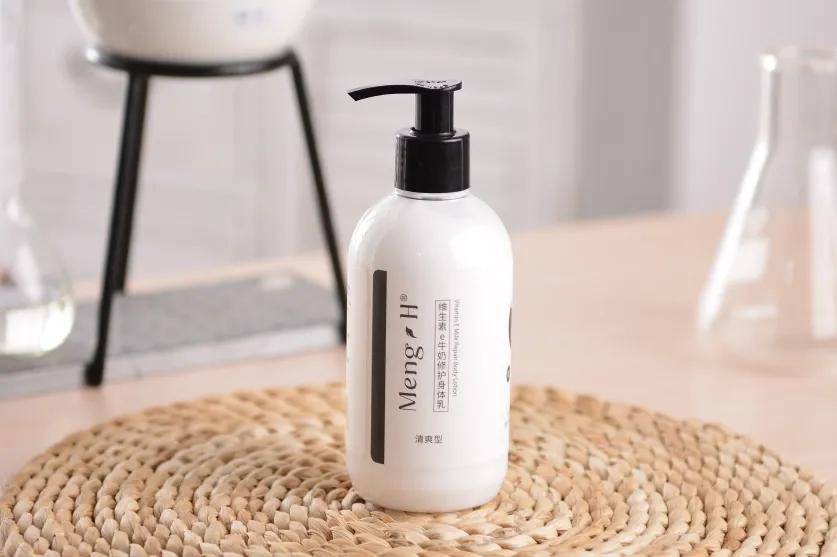 vc水可以当身体乳用吗(身体乳搭配vc使用可以不洗嘛)